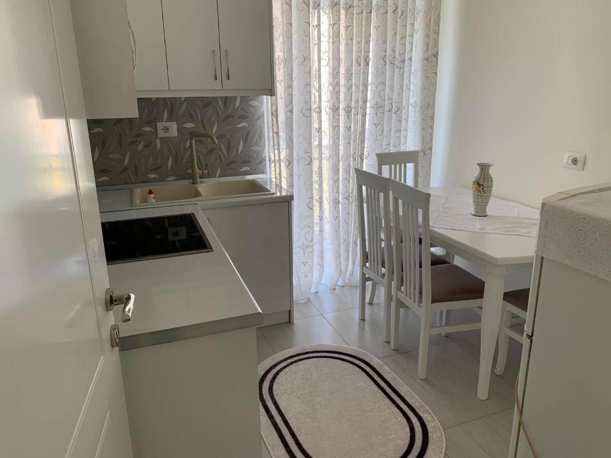 Apartament Oresti Корча Екстериор снимка